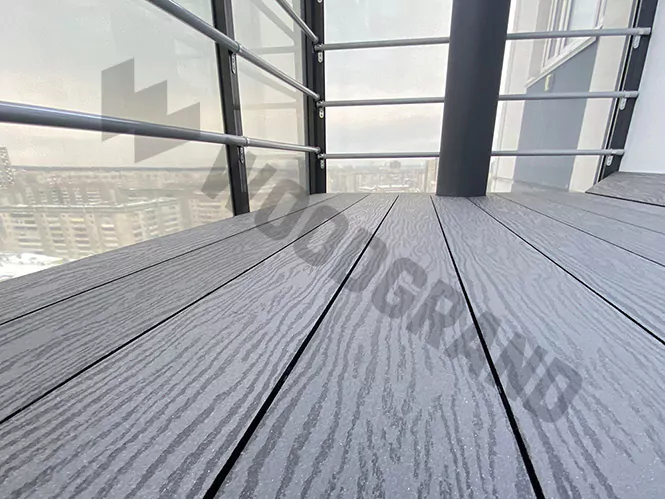 Террасная доска из ДПК на балконе